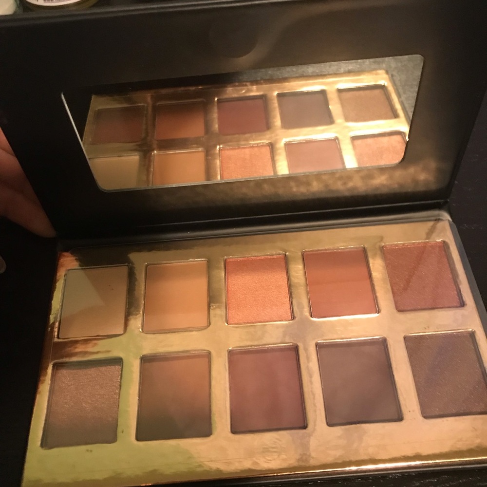 Crowne Palette